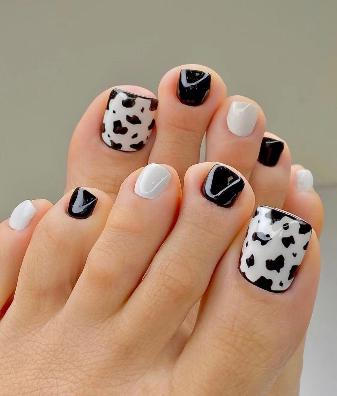 Kunstvolle Fußnagelgestaltung mit Göttlichem Schmetterlingsdesign Karnz