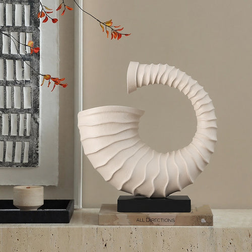 Elegante nautisch inspirierte dekorative Skulptur