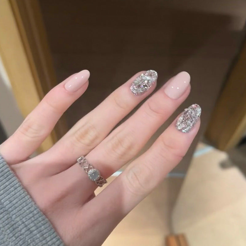 Dekorative Drucknägel mit Glitzerakzenten Karnz