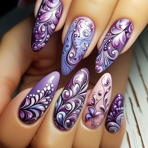 Kreative Kunstnägel mit Floralen und Schimmernden Designelementen Karnz