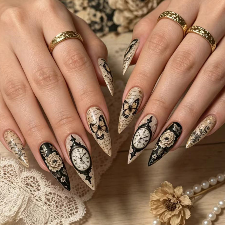 Kreative Kunstnägel mit Vintage-Inspiriertem Design Karnz