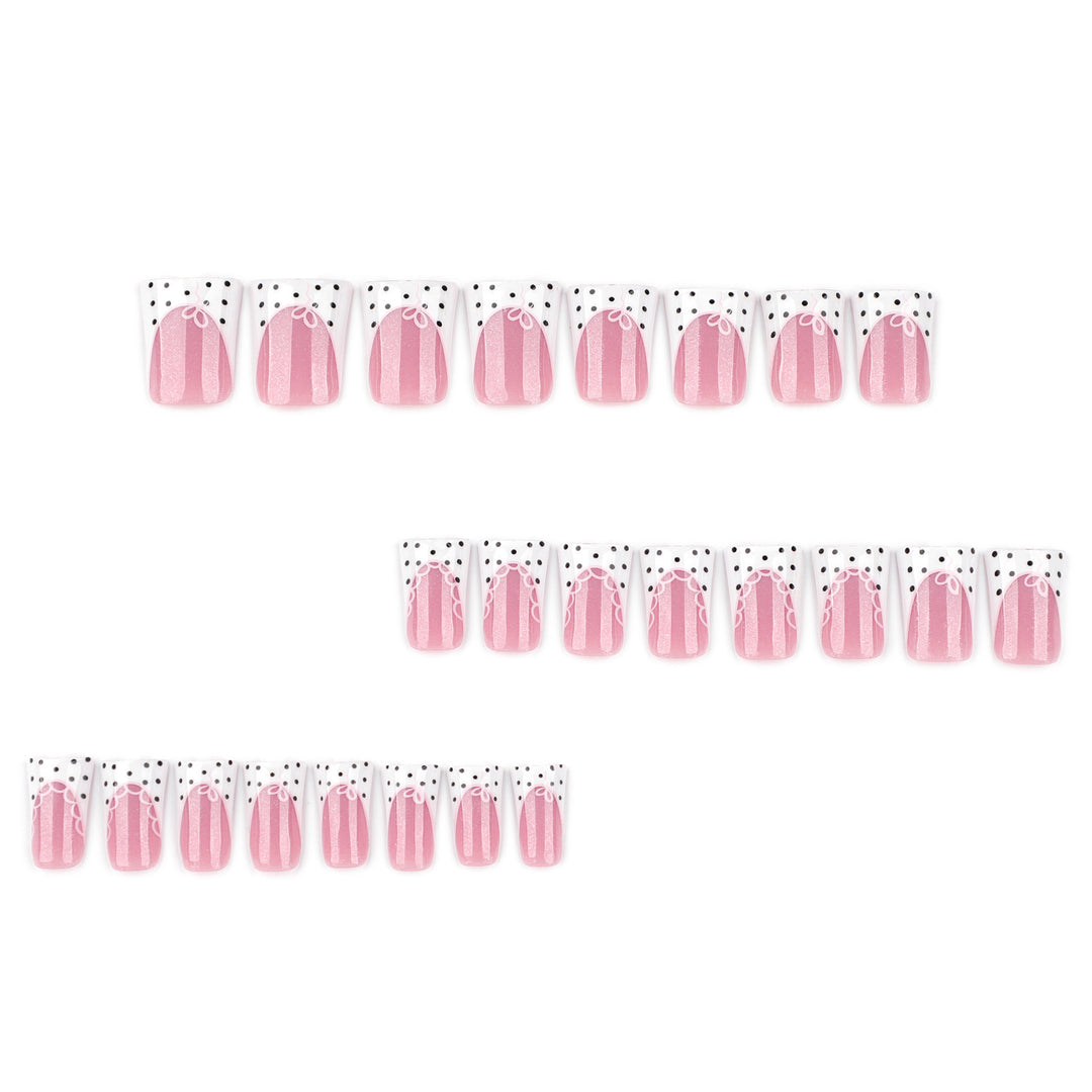 Künstliche Nagelverlängerungen mit elegantem Spitzen-Design Karnz