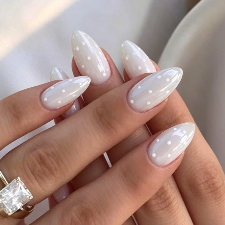 Elegante mandelförmige Nagelkunst Karnz