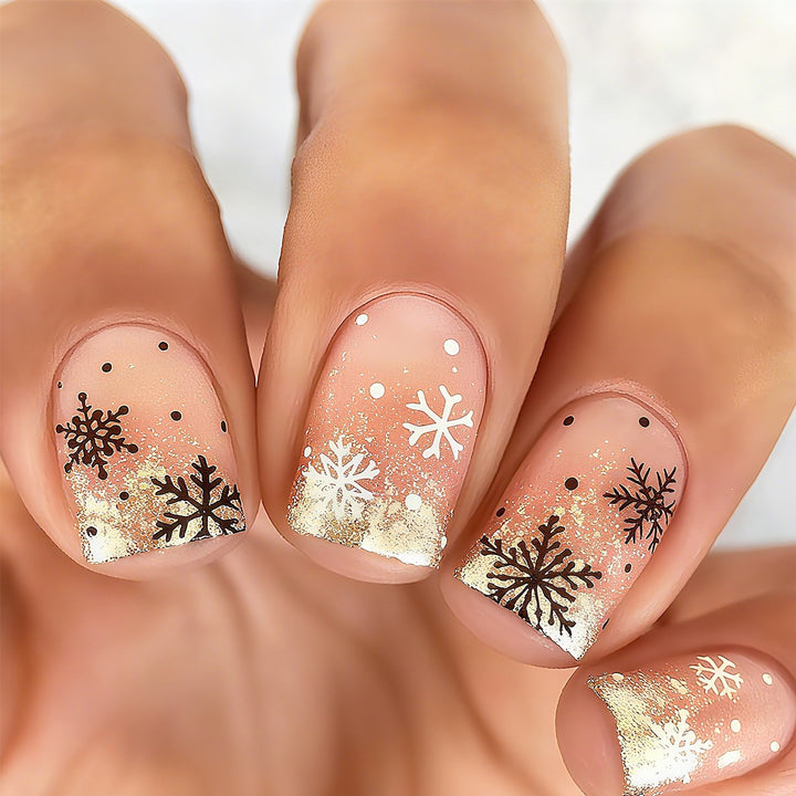 Kunstnagelset mit festlichem Weihnachtsdesign und kreativen Motiven Karnz