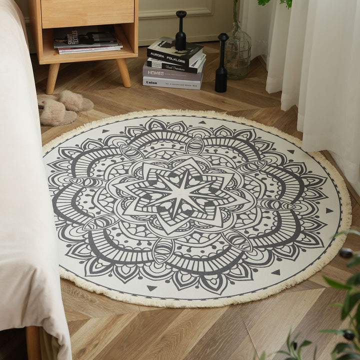Runder gewebter Teppich mit Mandala‑Motiv, flacher Baumwoll‑Jutemix und Fransen Karnz