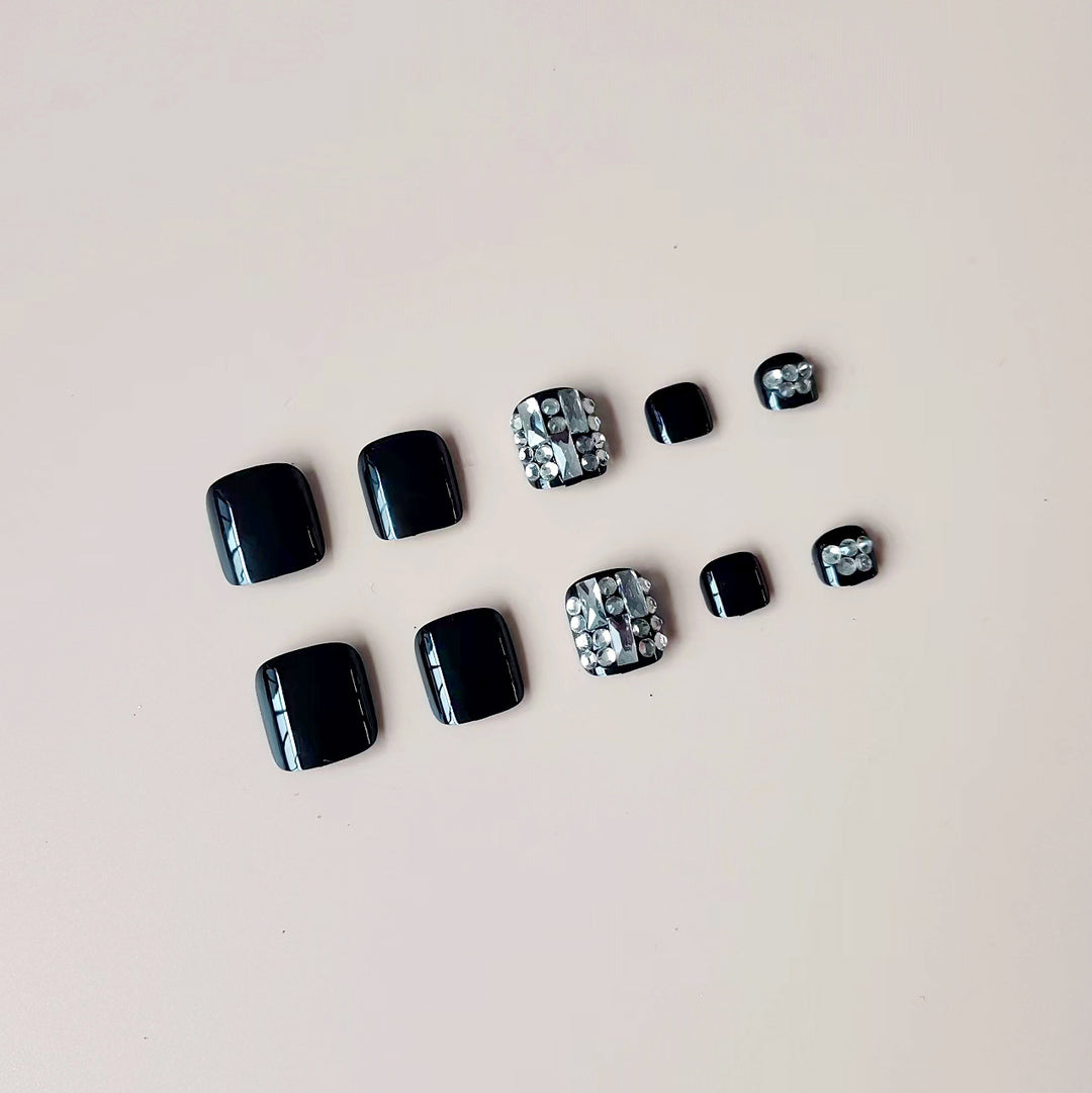 Kunstnagelset mit Eleganten Strass- und Glitzerakzenten Karnz