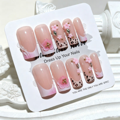Florale dekorative Press-on-Nageltipps Karnz