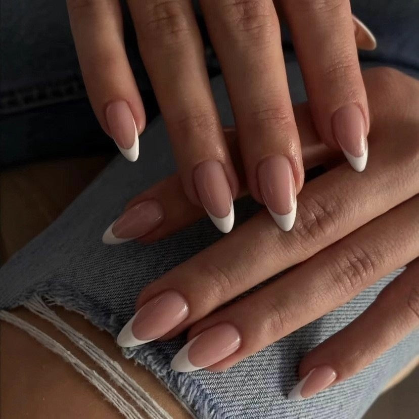 Elegante und Stilvolle French-Design Nagelkunst Karnz