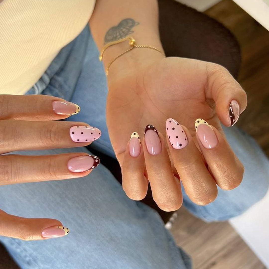 Glamouröse Stiletto-Nägel mit elegantem Sternen-Design Karnz