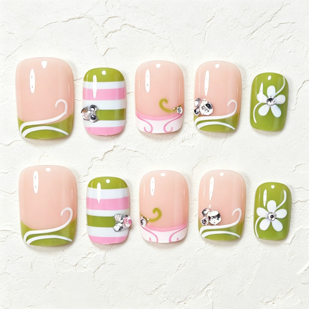 Dekorative Press-On Nagelkunst Tipps Karnz