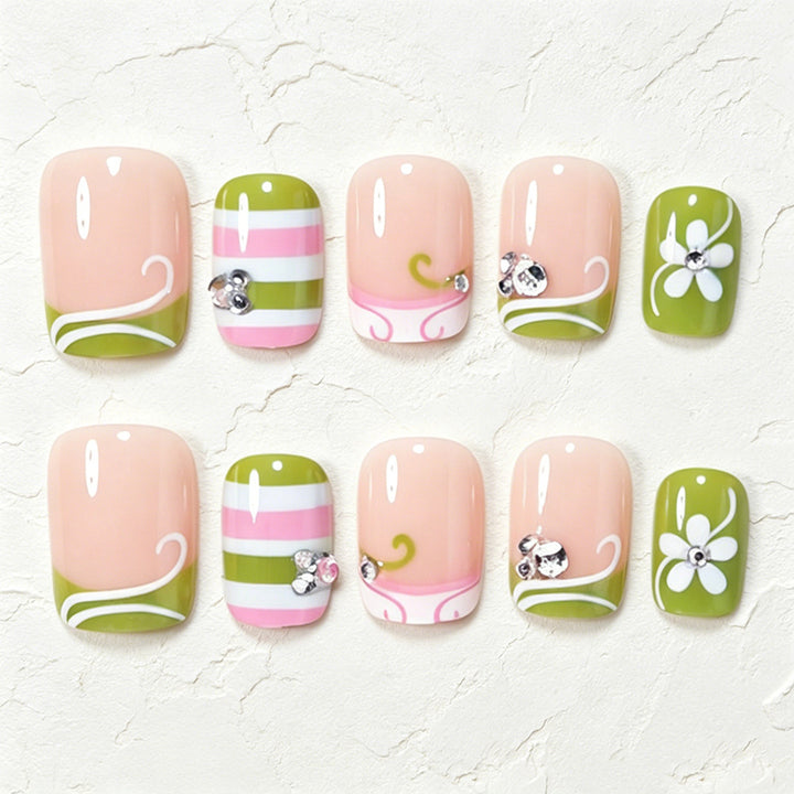 Dekorative Press-On Nagelkunst Tipps Karnz