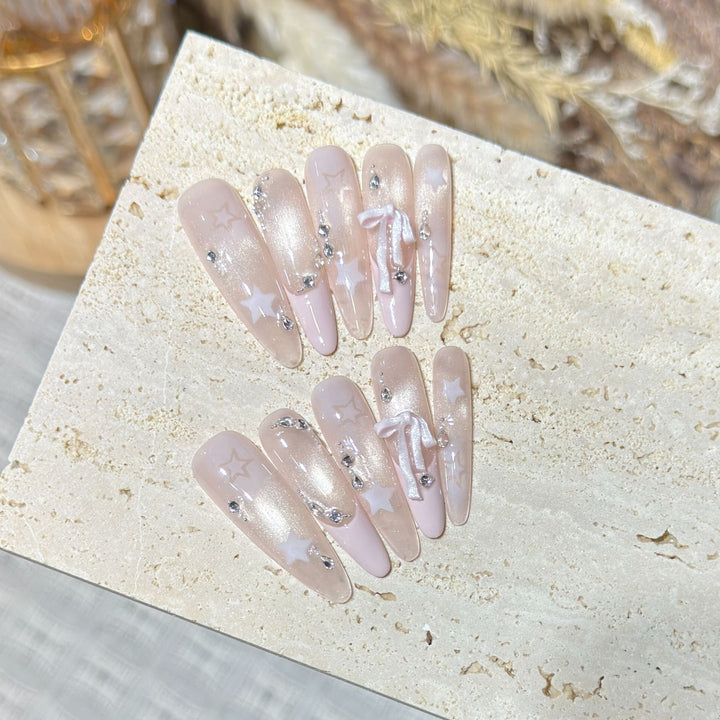 Elegantes Sternen-inspiriertes Druck-On-Nagelkunst-Set Karnz