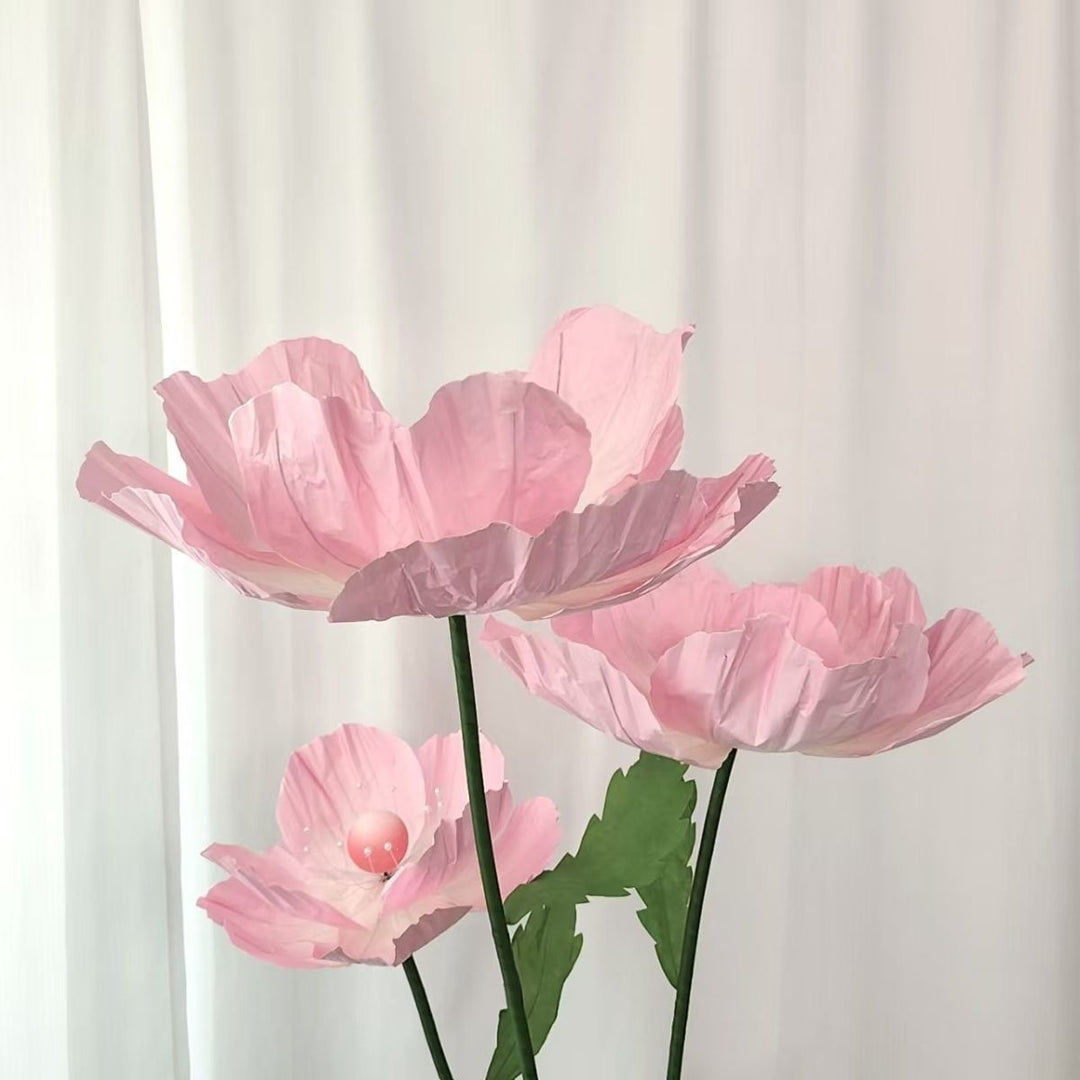 Dekorativer Papierblumenarrangement