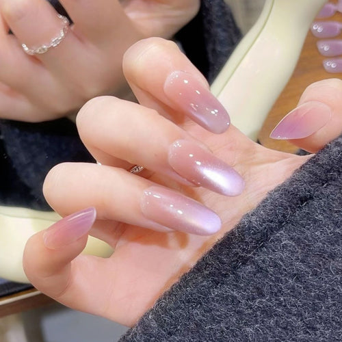 Kunstnagelset mit elegantem Ombre-Design und glänzendem Finish Karnz