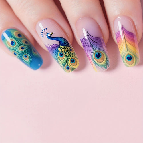 Kreative Nagelkunst mit Pfauendesign Karnz