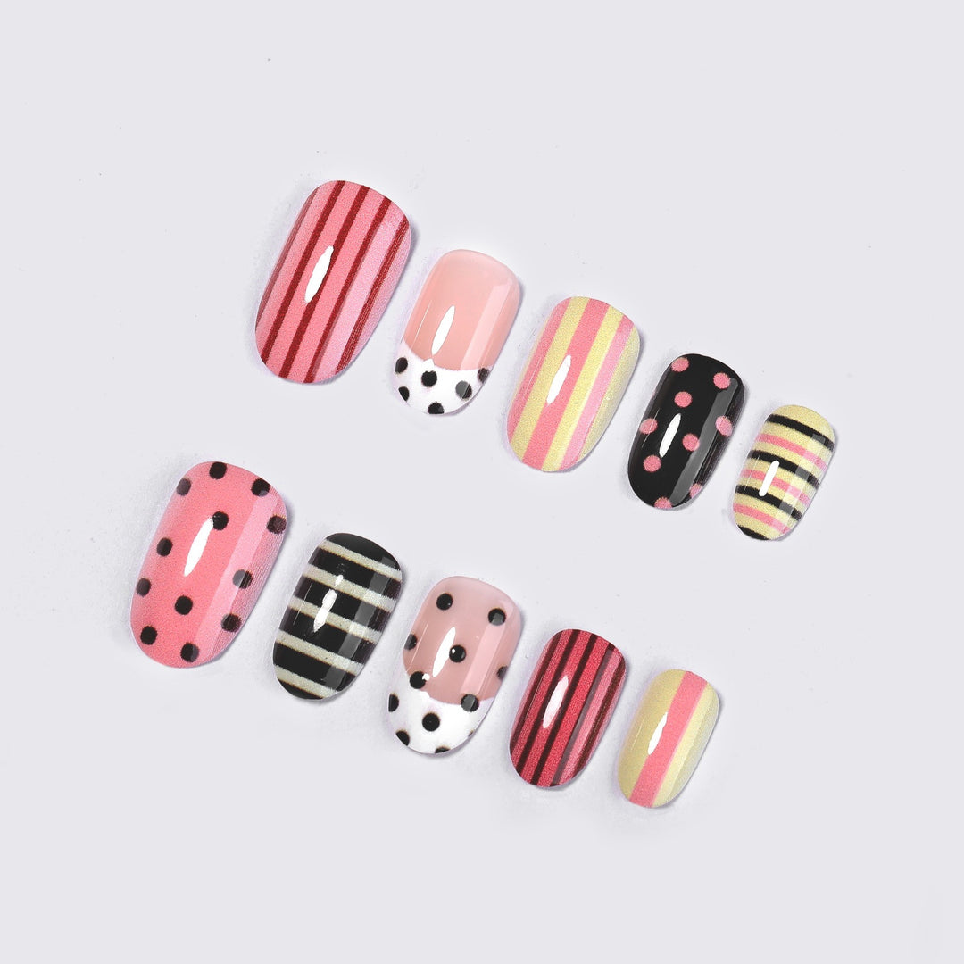 Kreatives Kunstnagelset mit verschiedenen Designs Karnz