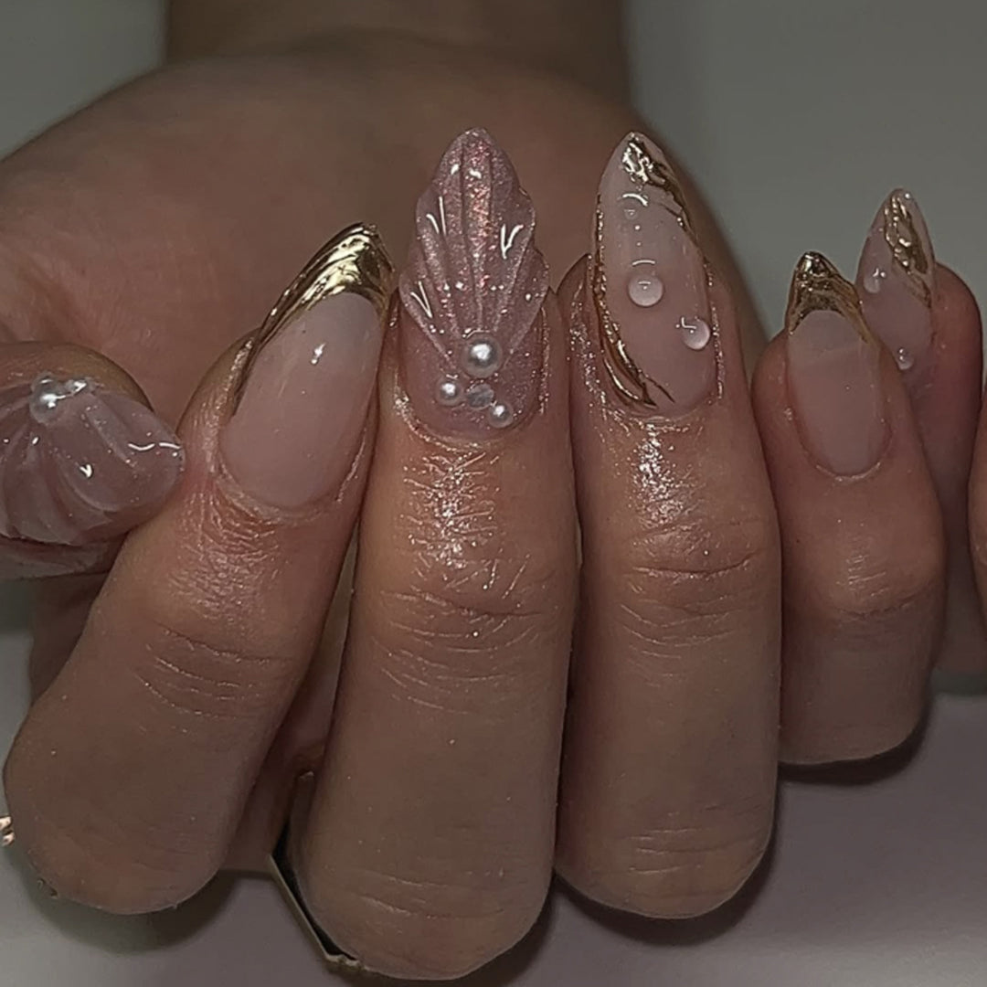 Kunstvolle Nail Art mit elegantem Relief-Design Karnz