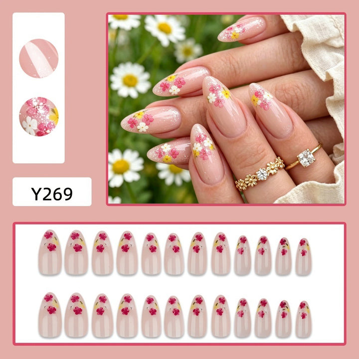 Elegante Kunstnägel mit Floralen Verzierungen Karnz