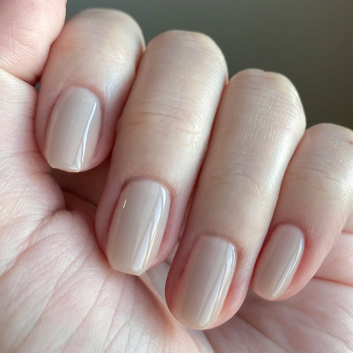 Elegante Nagelpflege mit Hochglanz-Finish Karnz