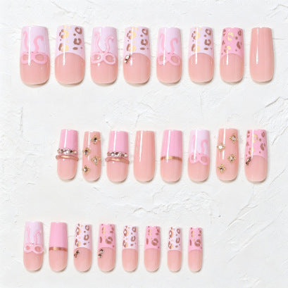 Schmucke Press-On Nagelspitzen Kollektion Karnz