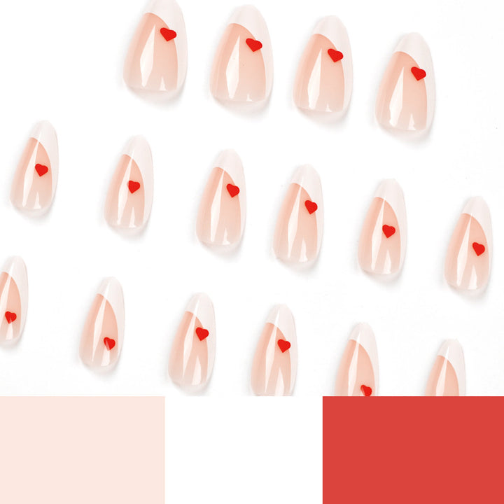 Glamouröse Nailart mit Herzverzierungen Karnz