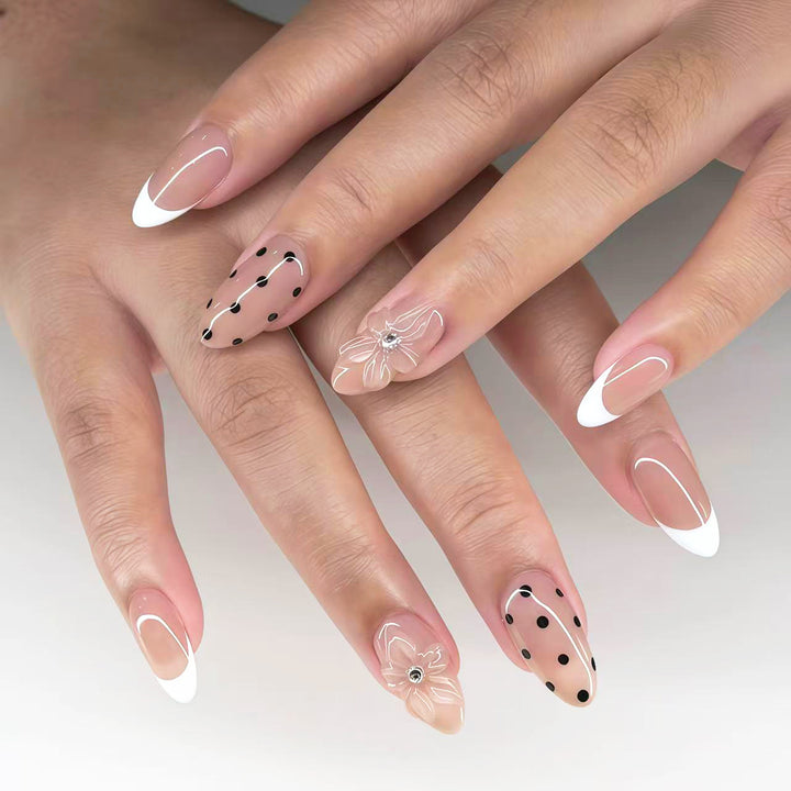 Elegante dekorative Nagelkunst-Tipps