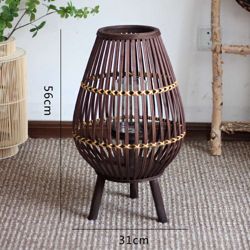 Stilvolle Laterne aus Rattan mit Holzgestell Karnz