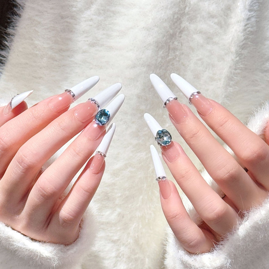 Luxus Strass-betonte Stiletto Press-On Nagelkunst Karnz