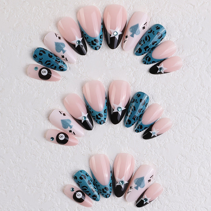 Dekorative Nagelkunst