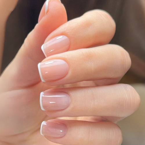 Kunstnägel mit Elegantem French-Tipp Karnz