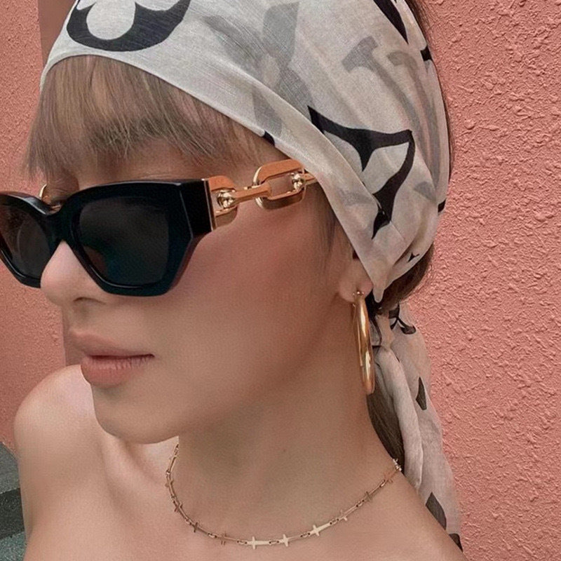 Damen Sonnenbrille mit einzigartigem Kettendesign Karnz