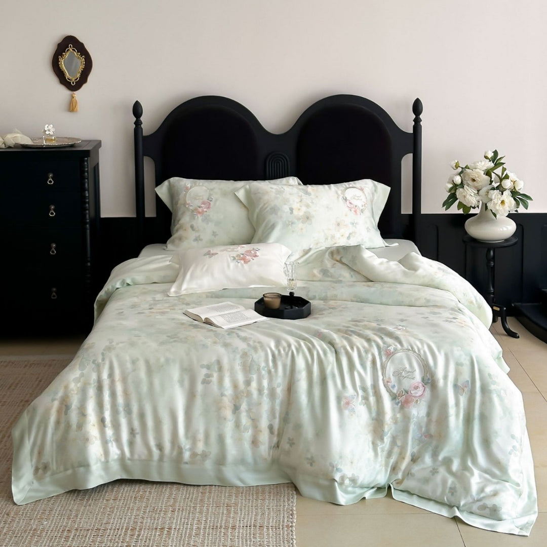 Luxuriöses Baumwollsatin-Bettwäsche-Set mit floralem Aquarellprint und zarter Stickerei