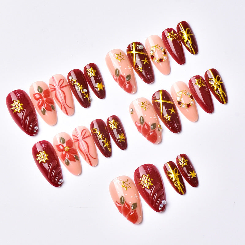 Kunstnagelset im festlichen Winterdesign mit Glamourösen Akzenten Karnz