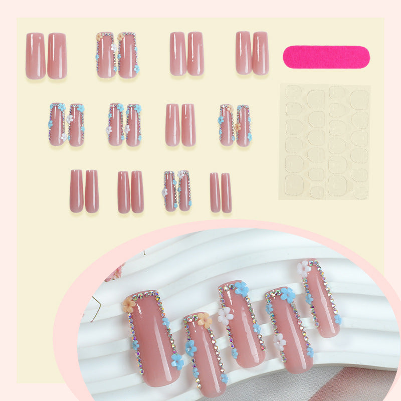 Dekorative Press-On Nagelset mit floralen und Edelsteinakzenten Karnz