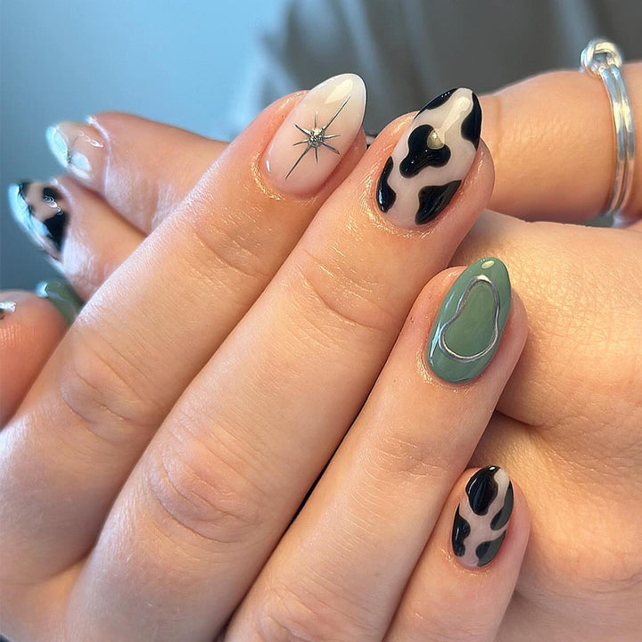 Künstlerisches Gel-Nageldesign Karnz