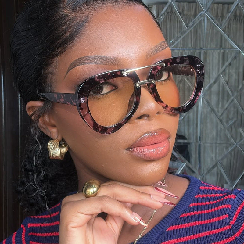 Damen extravagante Sonnenbrille im modernen Herzdesign Karnz