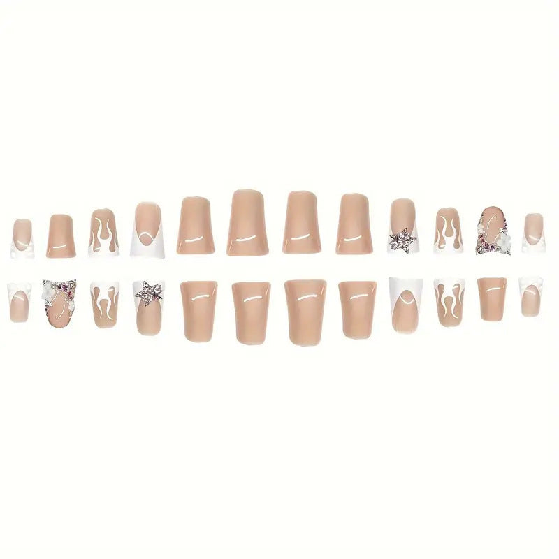 Dekorative mit Juwelen verzierte Nagelkunst Karnz