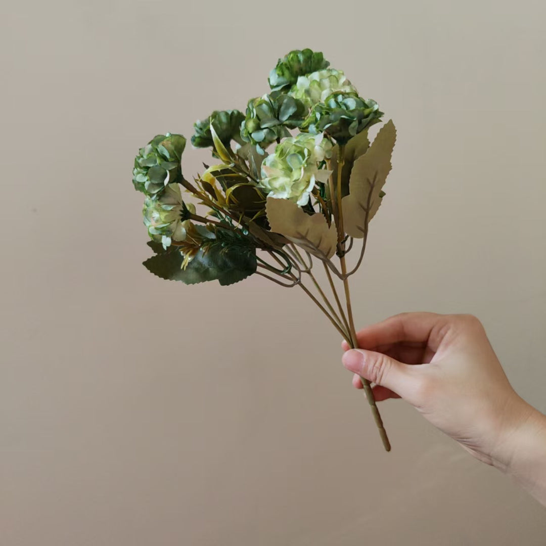 Romantische Blumenarrangement