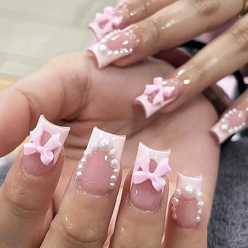 Dekorative Strass Nagelkunst Karnz
