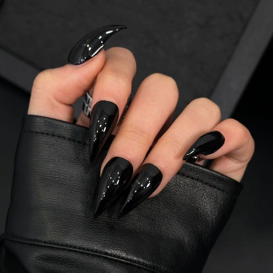 Glänzende Stiletto Press-On Nagelerweiterungen