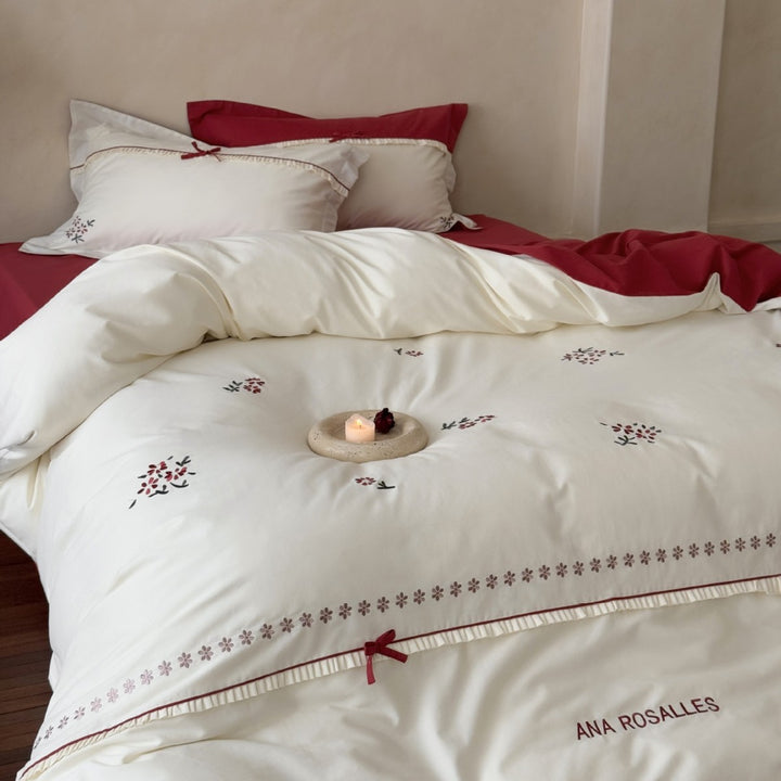 Umkehrbare bestickte Baumwoll-Bettwäsche mit handgenähten floralen Motiven, Schleifen und Kissenbezügen