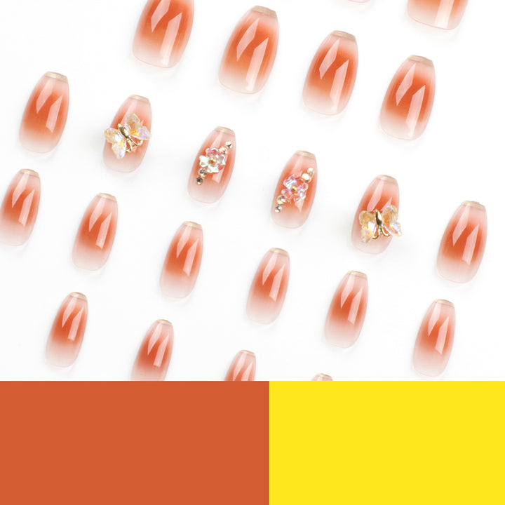 Kunstvolle Nagelverlängerungen mit filigranen Blumen- und Glitzerdetails Karnz
