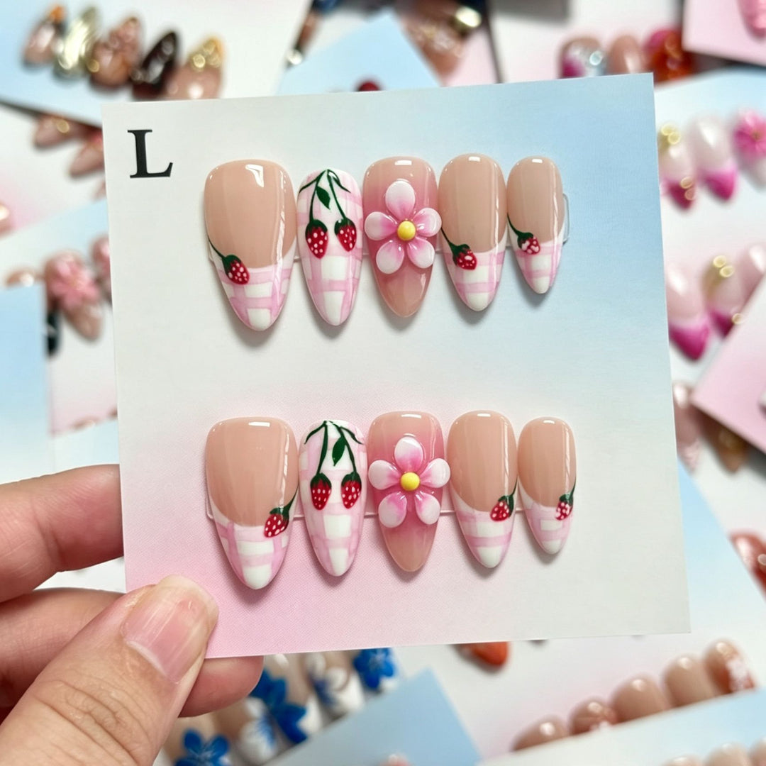 Dekoratives Handgefertigtes Press-On Nagelkunstset mit von Strand inspirierten Designs