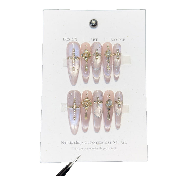Kunstnägel mit Eleganten Strass- und Glitzerdetails Karnz