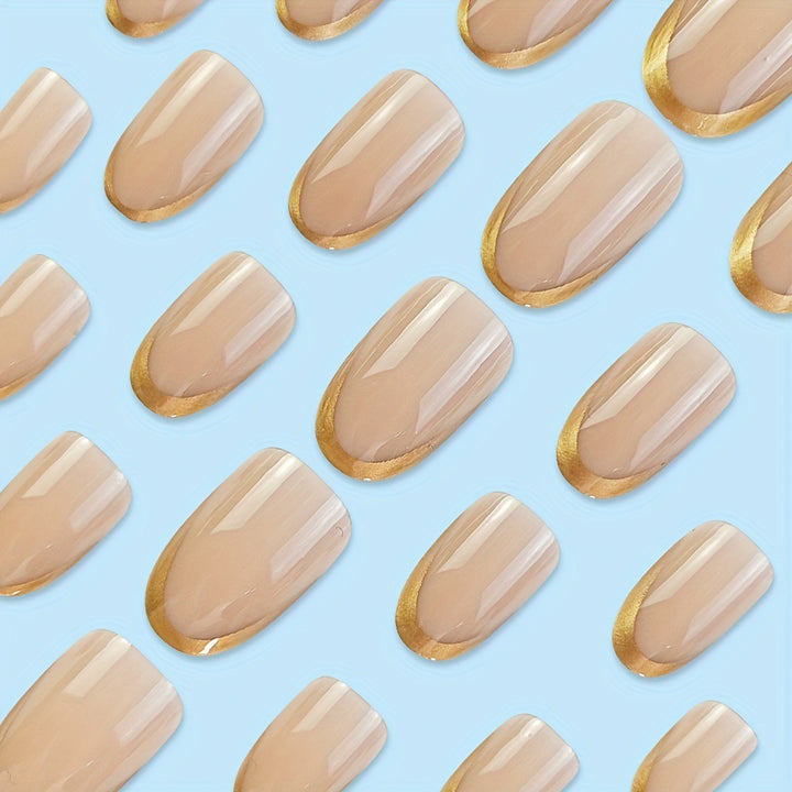 Kunstnägel mit Elegantem Goldfrench-Tipp Karnz