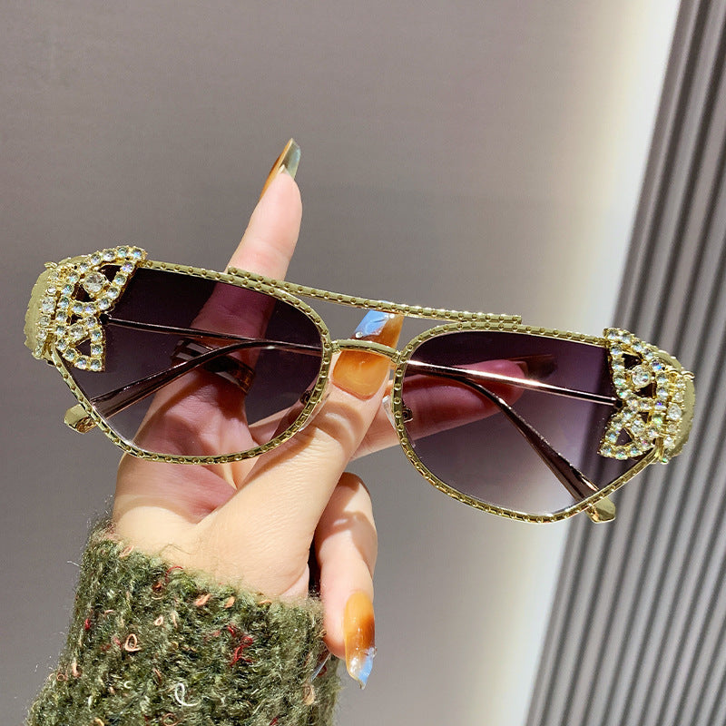 Damen Luxus Sonnenbrille mit elegantem Schmetterlings-Detail Karnz