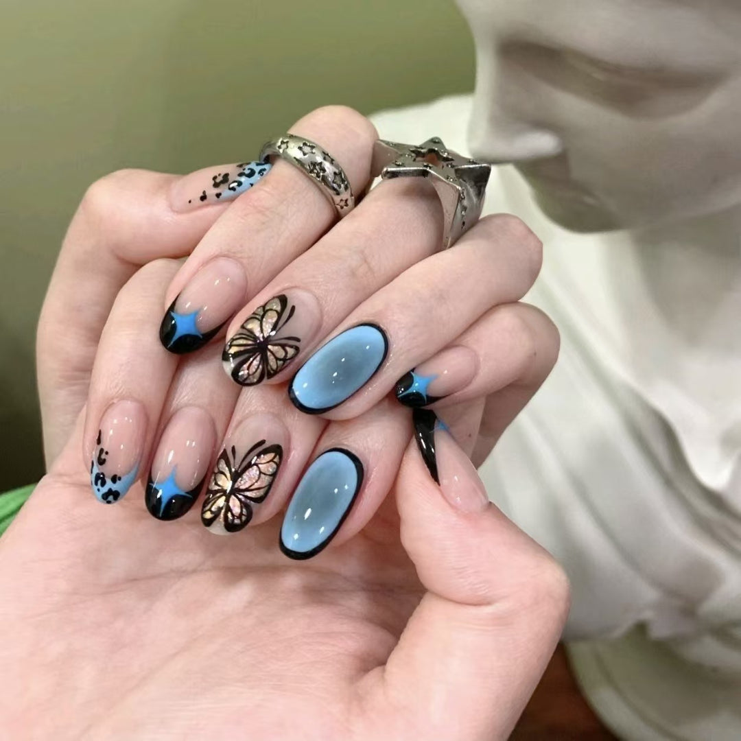 Stylisches Künstlerisches Press-On-Nagelset Karnz