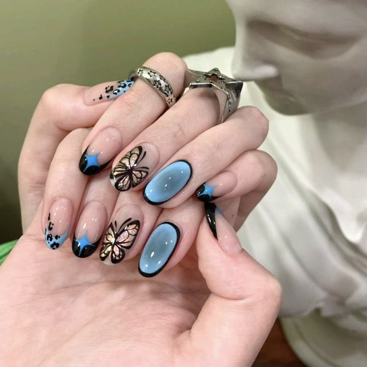 Stylisches Künstlerisches Press-On-Nagelset Karnz