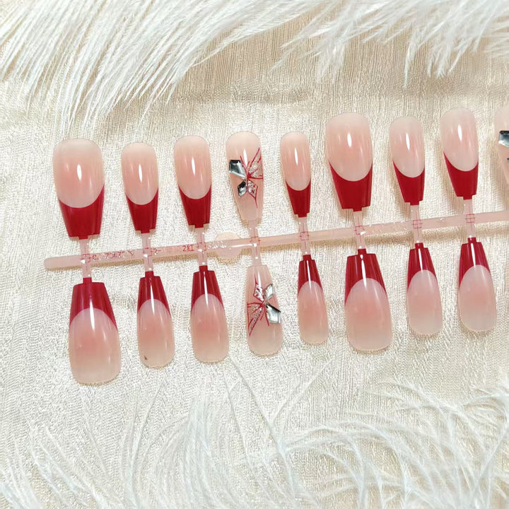 Kunstnägel mit Elegantem Blüten-Design und Glitzerakzenten Karnz