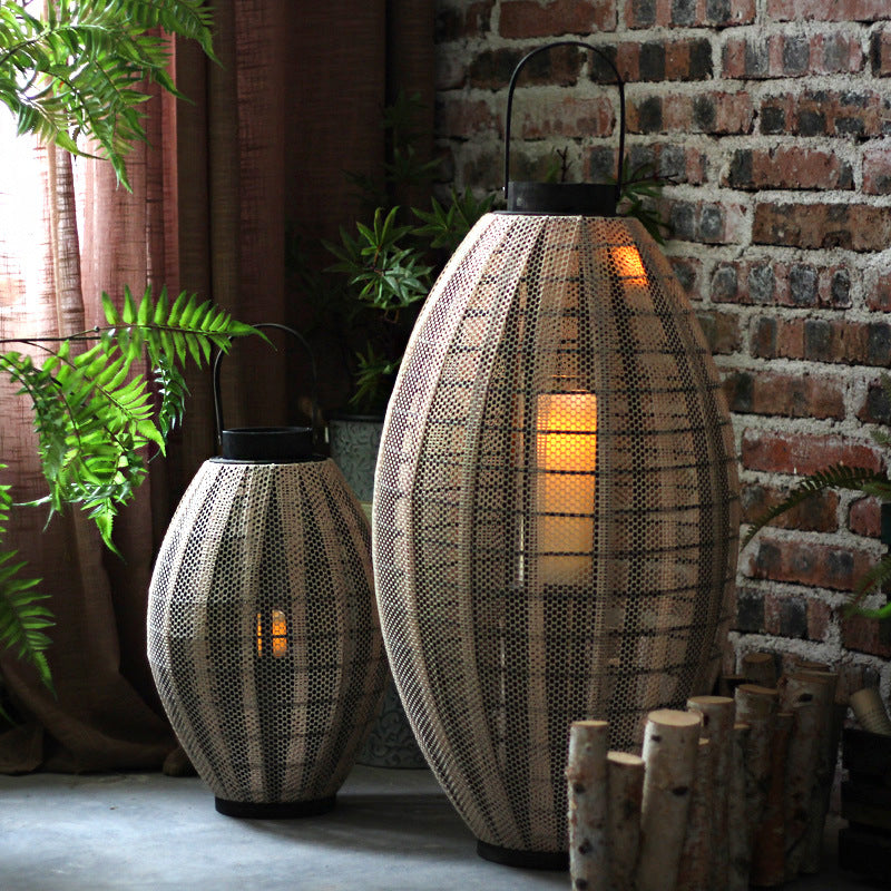 Elegante Laterne mit Metallgitter Karnz